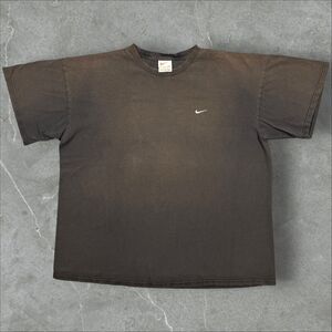 Vintage Nike Y2K Embroidered Chest Logo Swoosh Thrashed Faded T-Shirt - 2XL